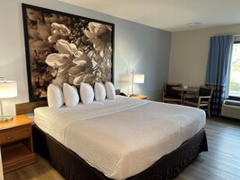 Escritorio, tabla de planchar con plancha, cunas y wifi gratis 