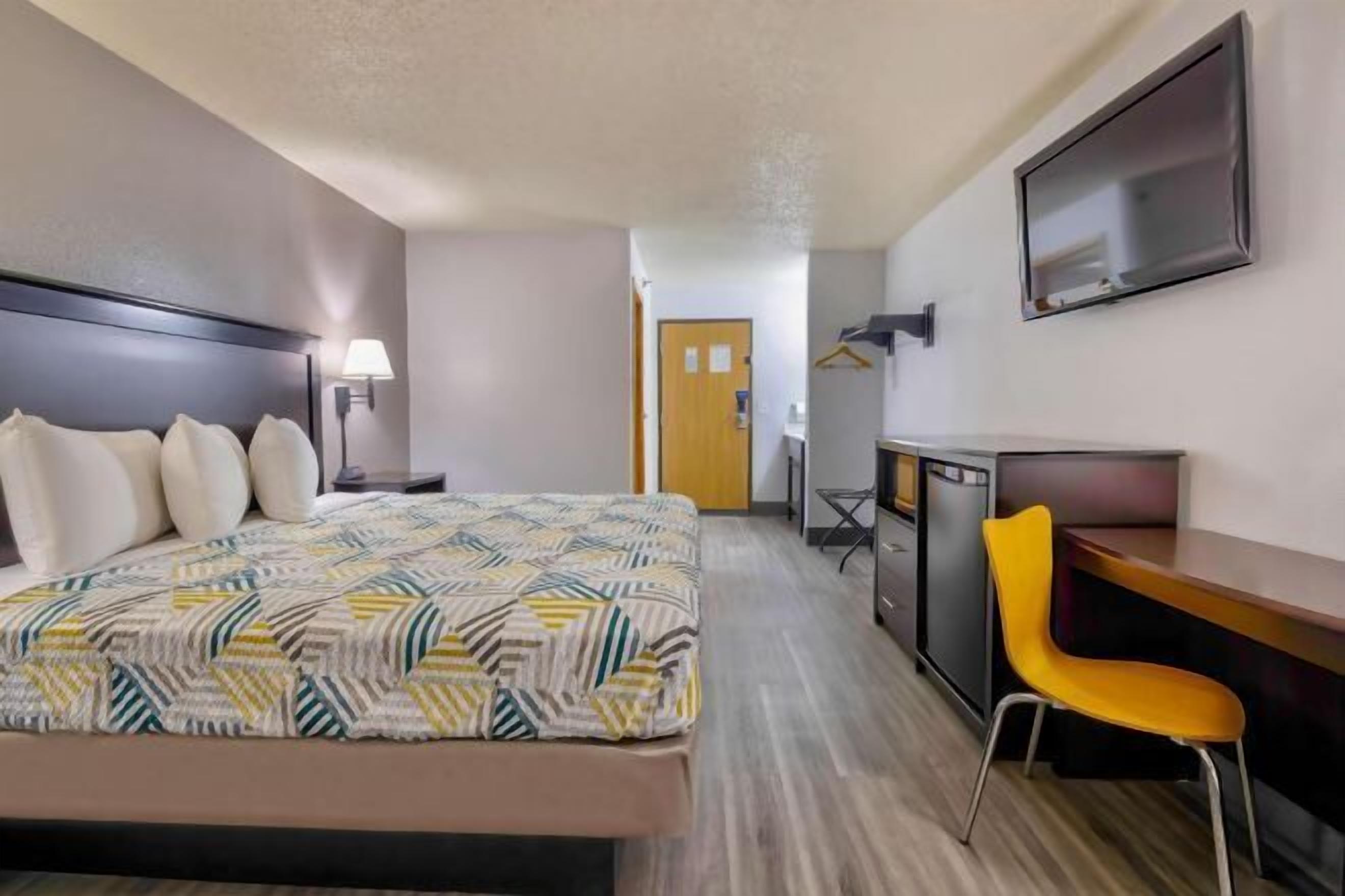 Desk, iron/ironing board, free WiFi, bed sheets