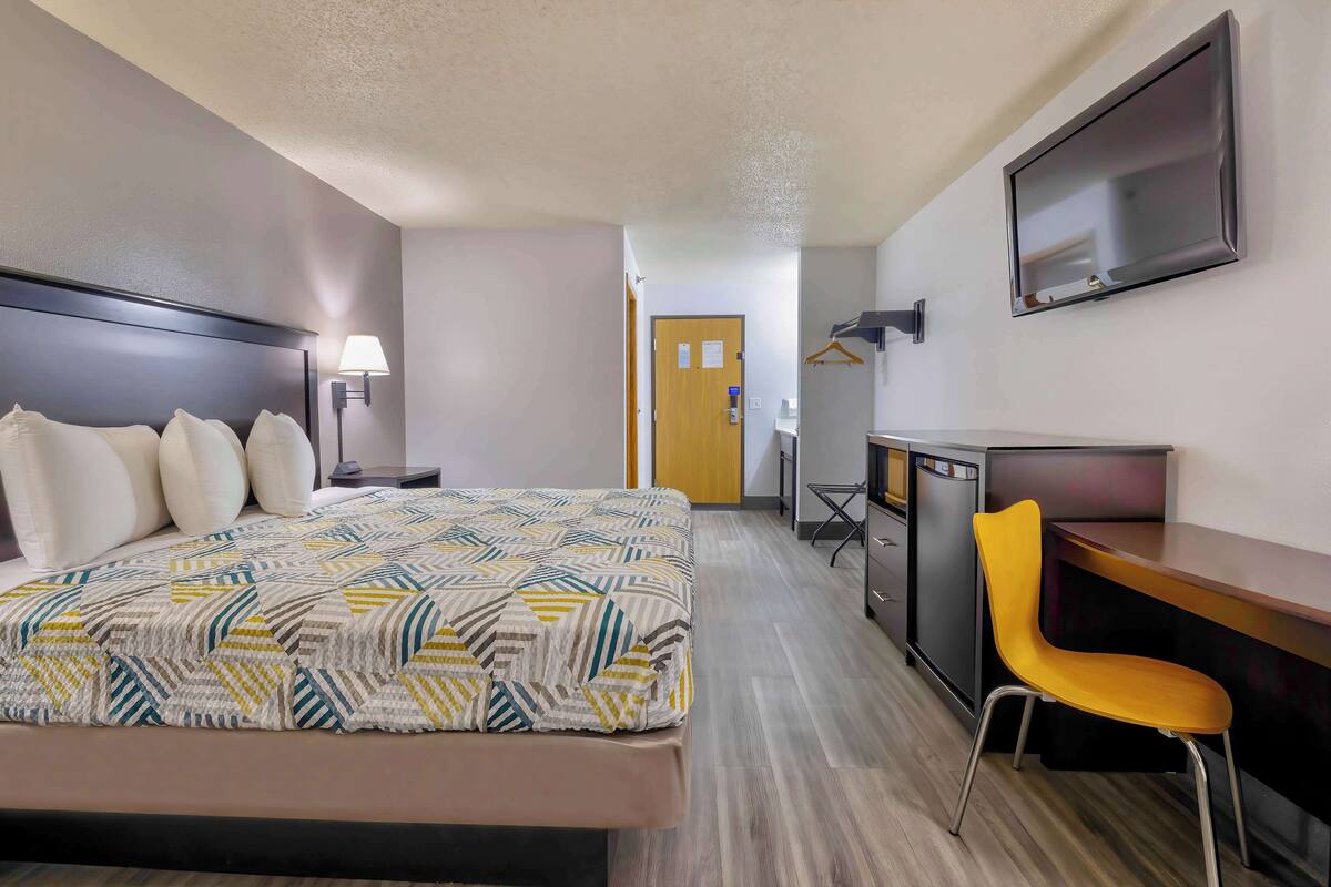 Desk, iron/ironing board, free WiFi, bed sheets