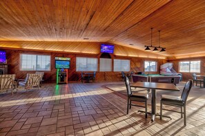 Sports facility - Motel 6 Stuart, IA (Stuart)