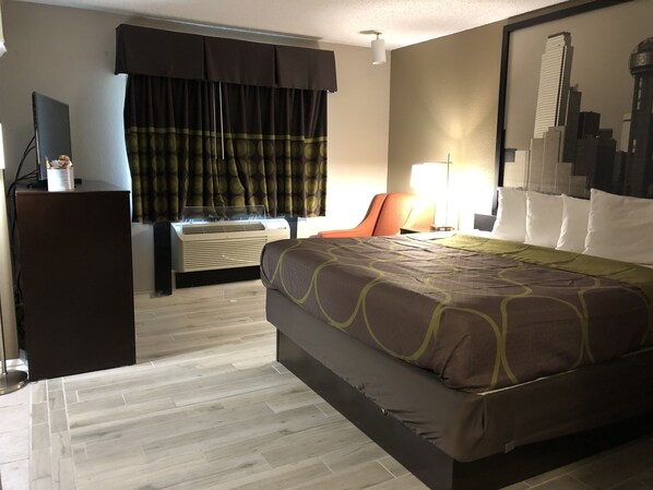 Studio Suite, 1 King Bed, Non Smoking