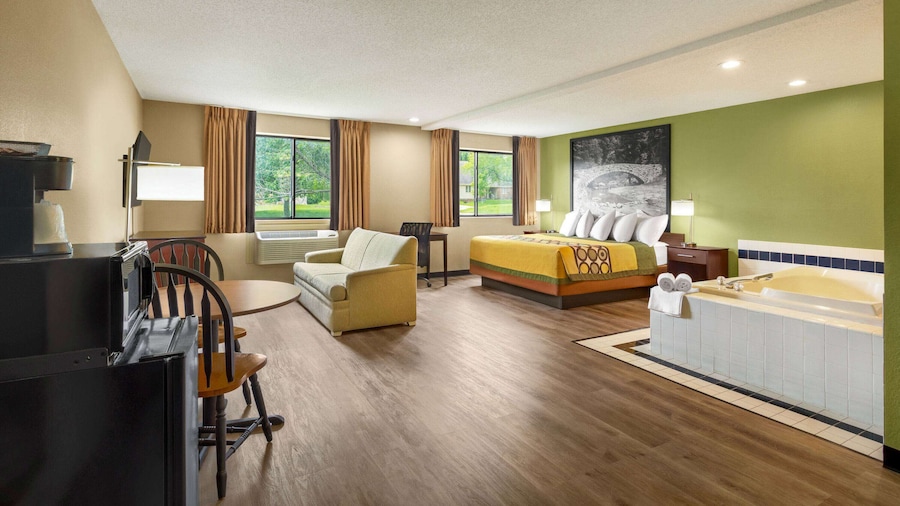 Super 8 by Wyndham Ankeny/Des Moines Area