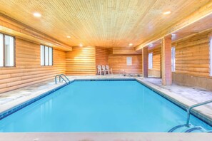 Una piscina cubierta