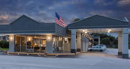 Super 8 by Wyndham Ocala I-75