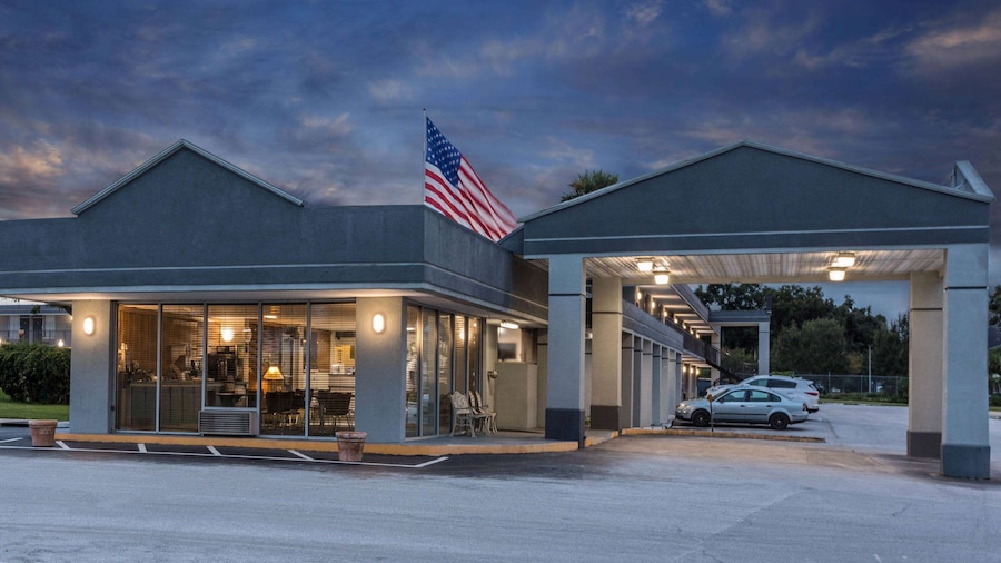 Super 8 by Wyndham Ocala I-75