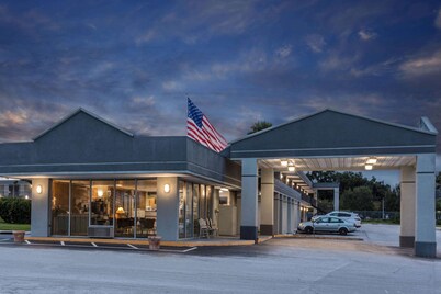 Super 8 by Wyndham Ocala I-75
