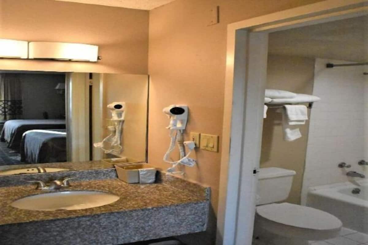 Banheiro | Chuveiro/banheira combinados, produtos de toalete grátis