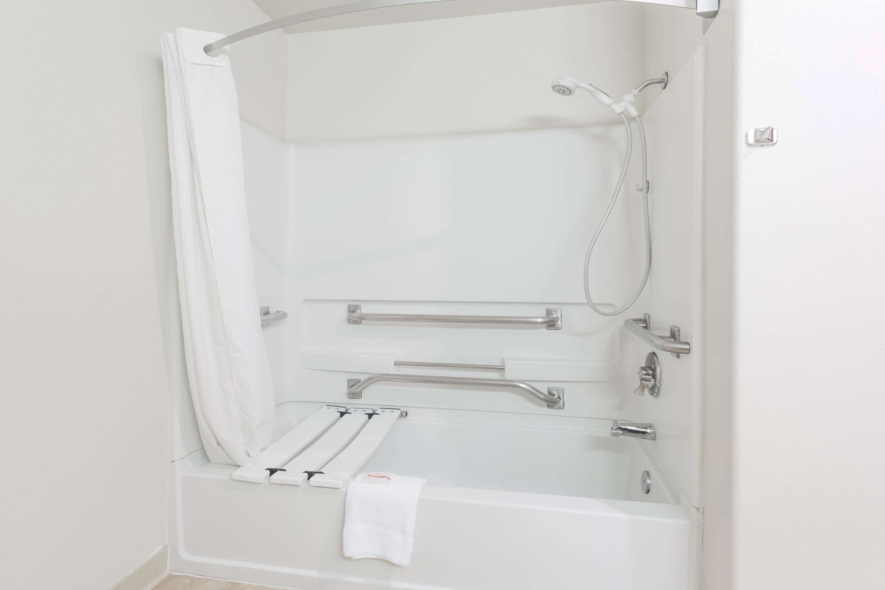 combined shower/bathtub, free toiletries, hair dryer, towels