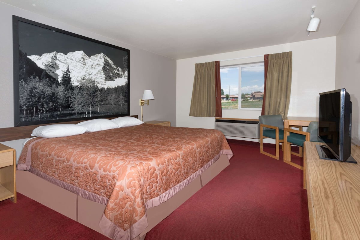 Iron/ironing board, free cribs/infant beds, rollaway beds, free WiFi