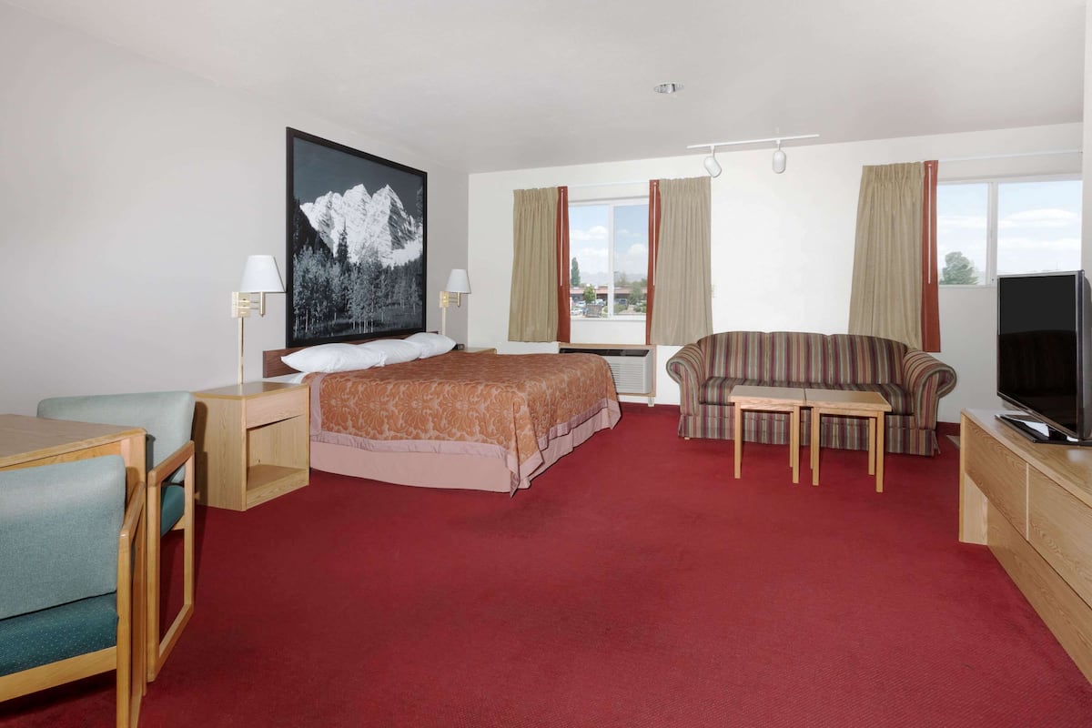 suite, 1 king bed | iron/ironing board, free cots/infant beds, rollaway beds, free wifi