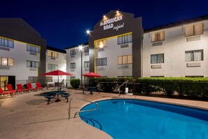 Outdoor pool - Super 8 by Wyndham - Mesa/Gilbert (Mesa)