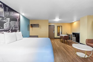 Studio Suite, 1 King Bed, Non Smoking | Desk, iron/ironing board, free cots/infant beds, free WiFi - Super 8 by Wyndham - Mesa/Gilbert (Mesa)