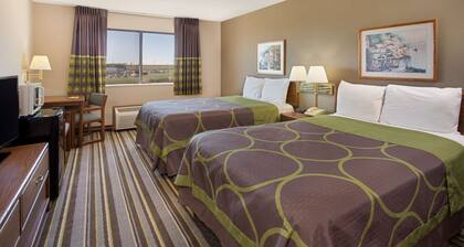 Super 8 by Wyndham Charles City