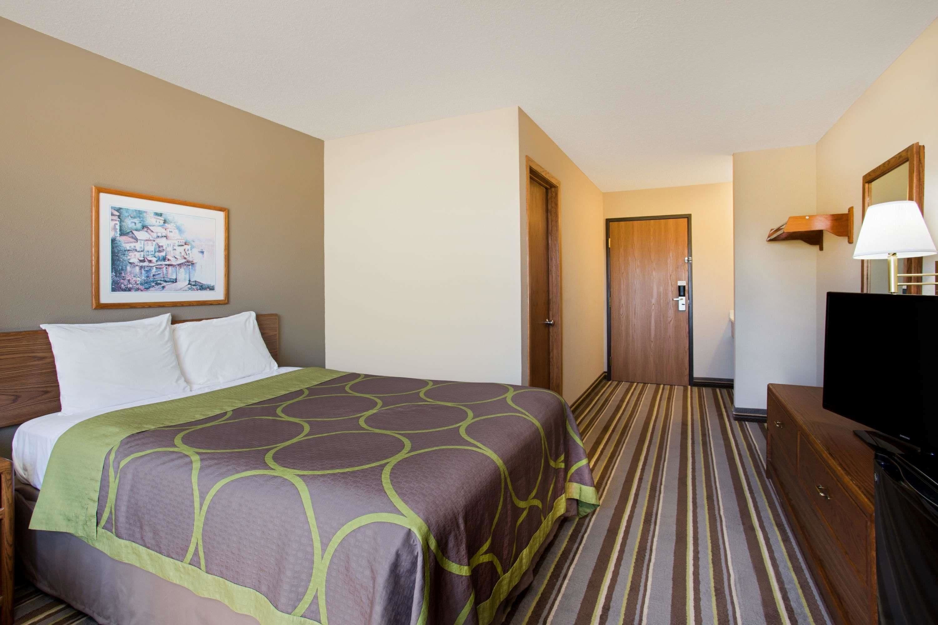 blackout curtains, free cots/infant beds, rollaway beds, free wifi