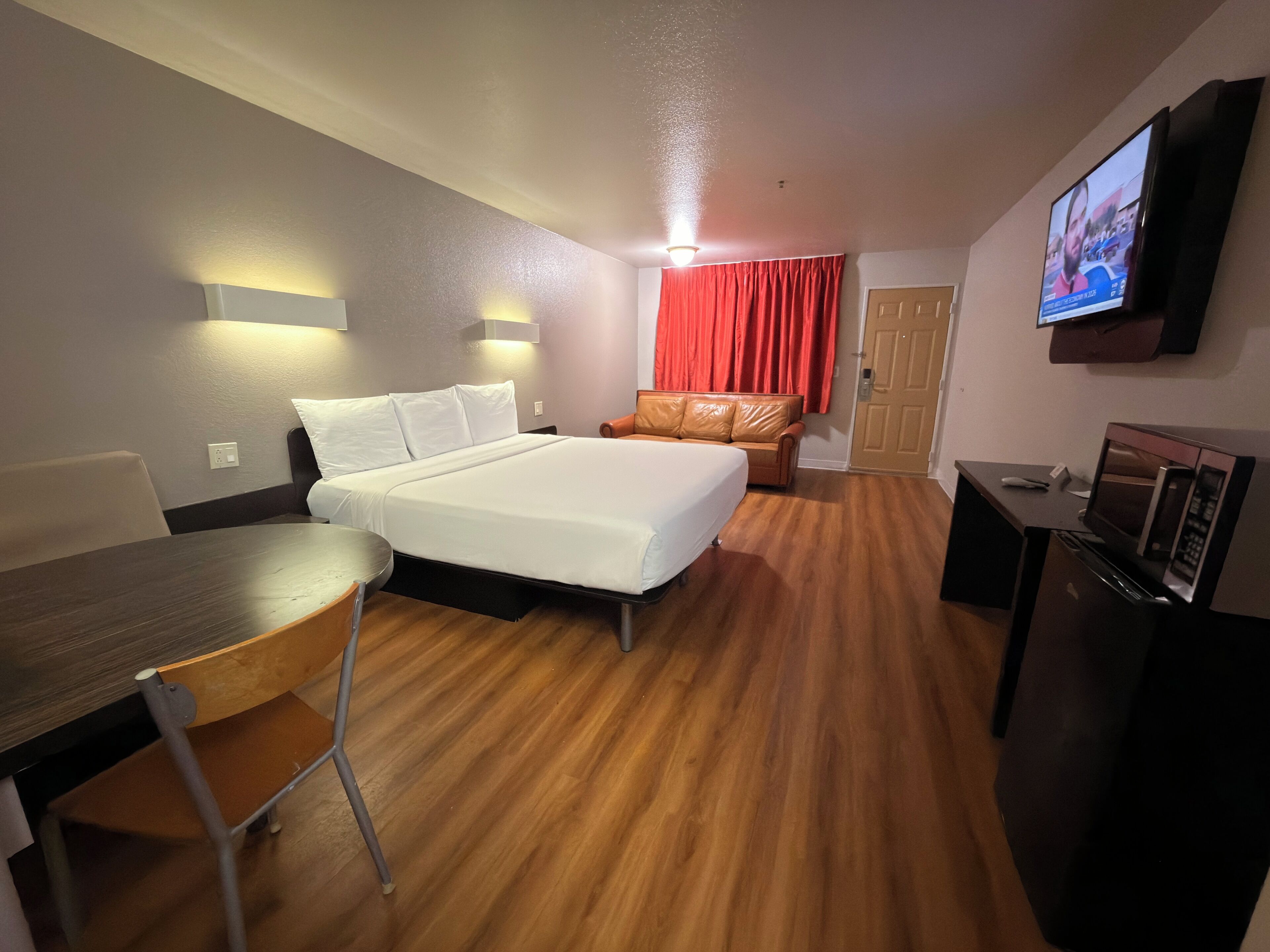 Chambre Deluxe (King w SofaBed)