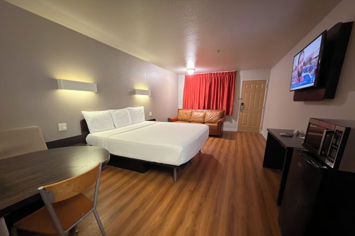 Chambre Deluxe (King w SofaBed)