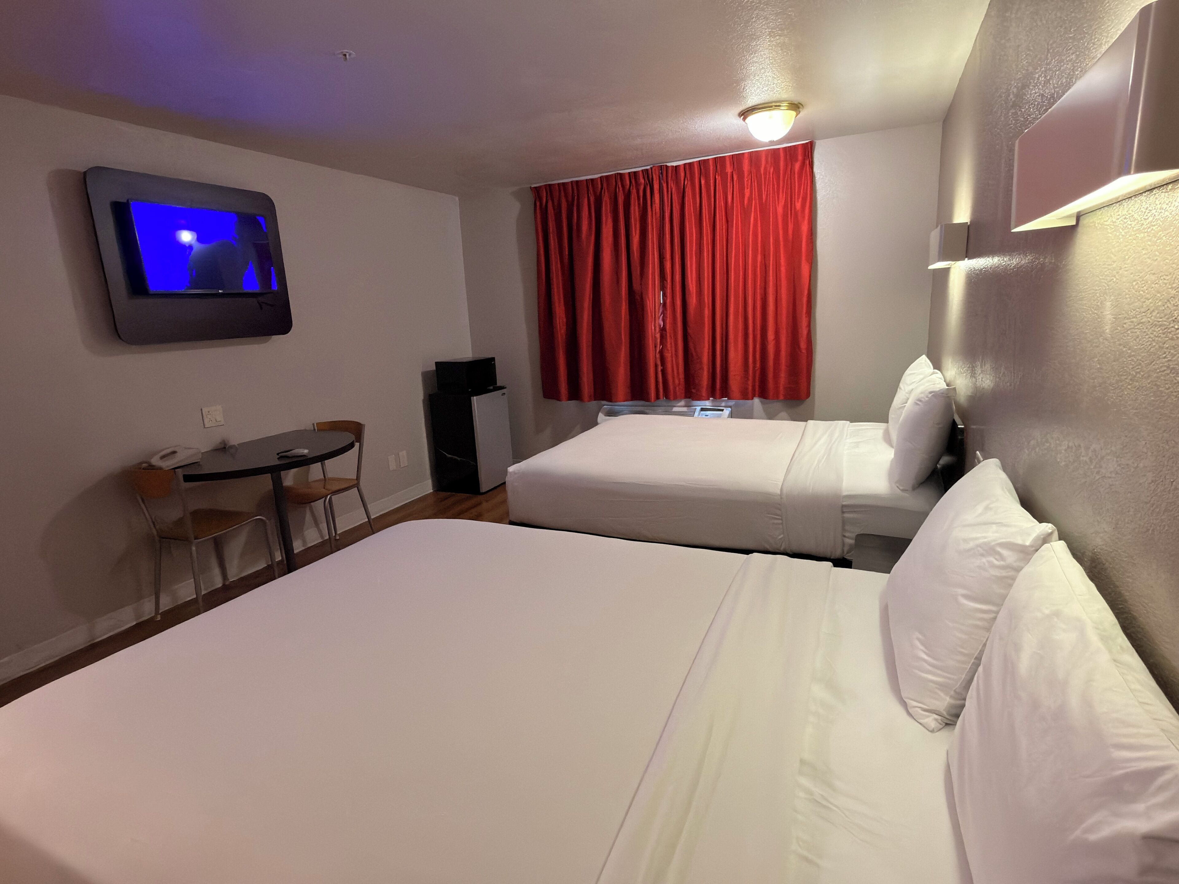 Bureau, Wi-Fi gratuit, draps fournis