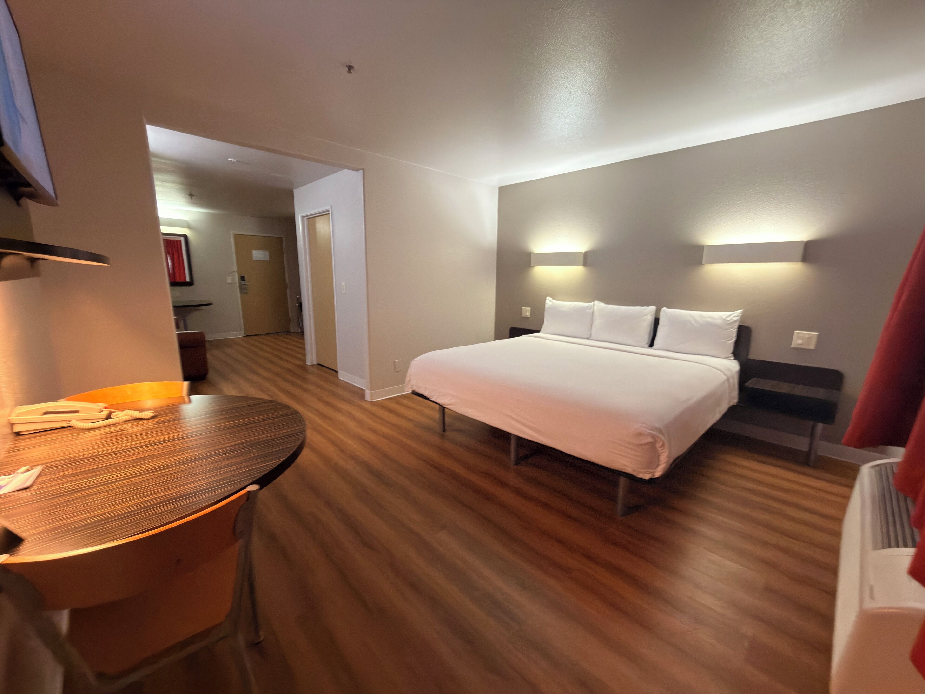 Deluxe Suite (King) | Desk, free WiFi, bed sheets