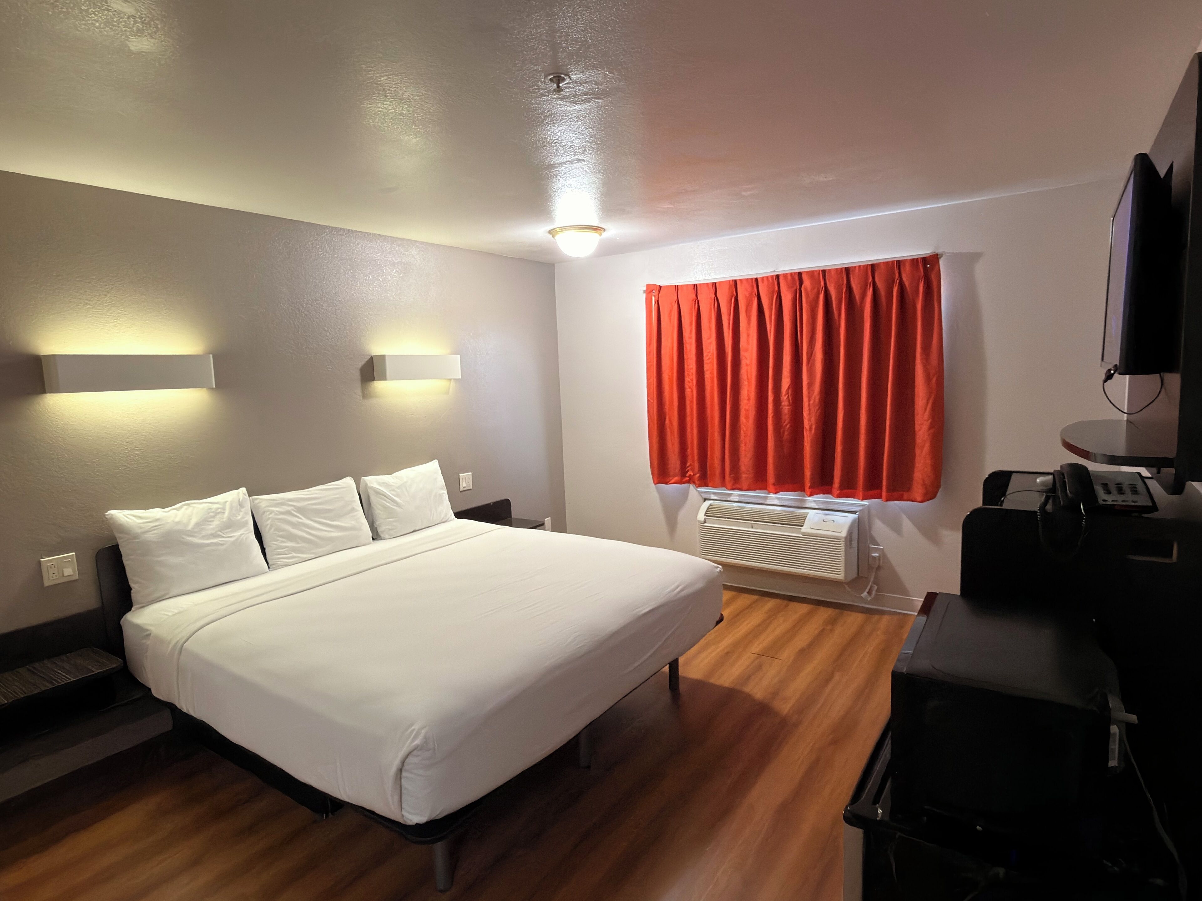 Escrivaninha, Wi-Fi de cortesia, roupa de cama