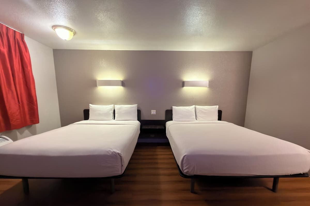 Escrivaninha, Wi-Fi de cortesia, roupa de cama