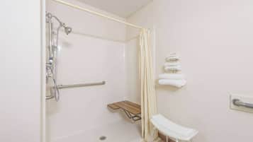 ห้องพัก, เตียงควีนไซส์ 1 เตียง, ปลอดบุหรี่ (Roll-In Shower) | ตู้นิรภัยในห้องพัก, ผ้าม่านกันแสง, เตารีด/โต๊ะรีดผ้า