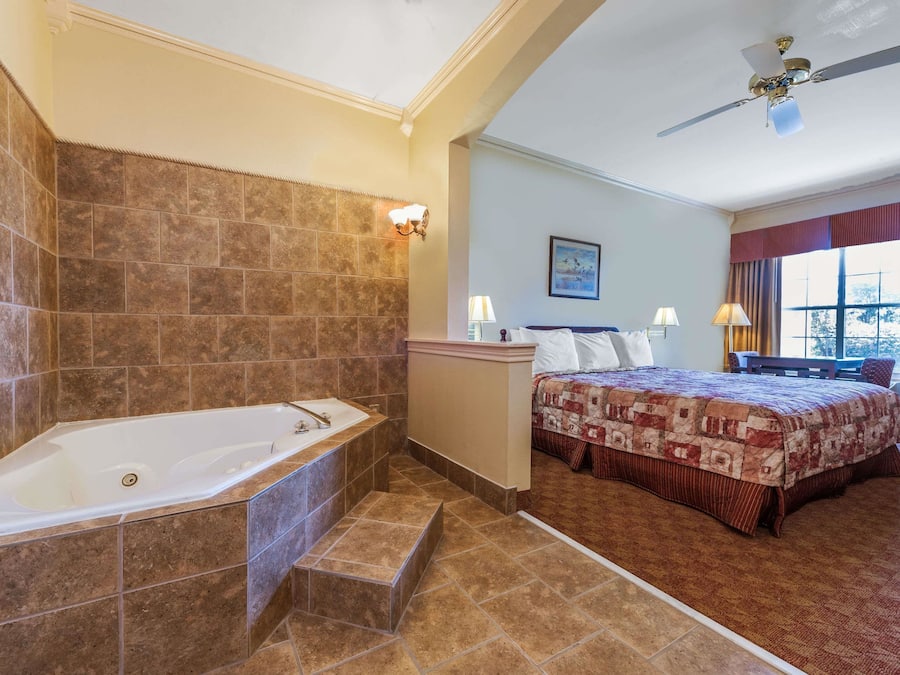 Studio Suite, 1 King Bed, Smoking | Desk, iron/ironing board, free cribs/infant beds, rollaway beds