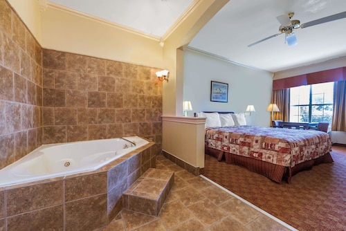 Super 8 by Wyndham Greenville