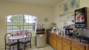 Frokost på farten er inkludert hver dag