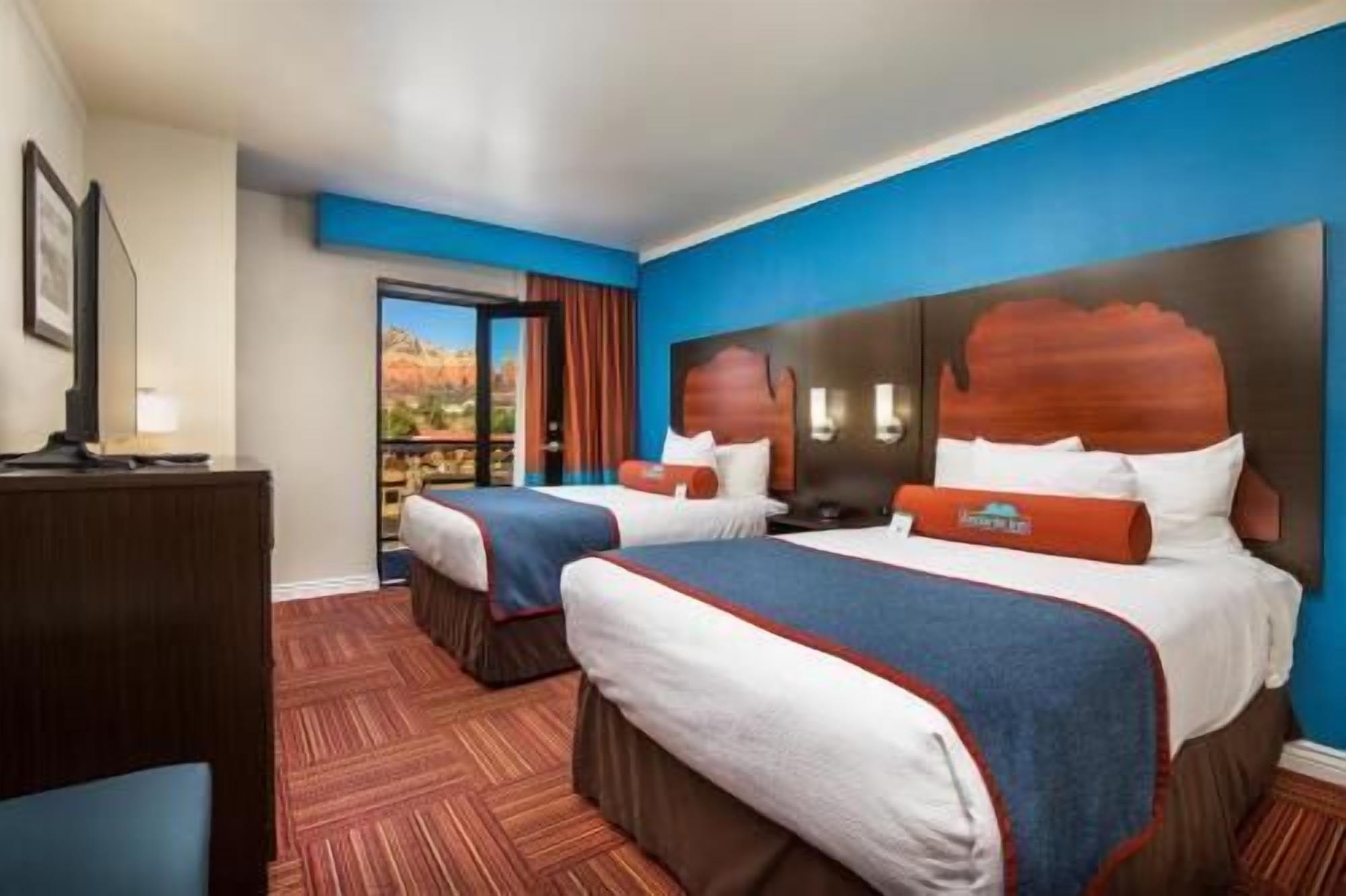 Premium bedding, desk, blackout curtains, cots/infant beds