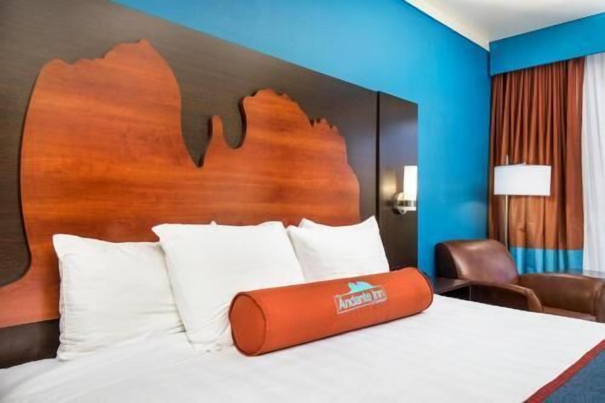 Premium bedding, desk, blackout curtains, cots/infant beds