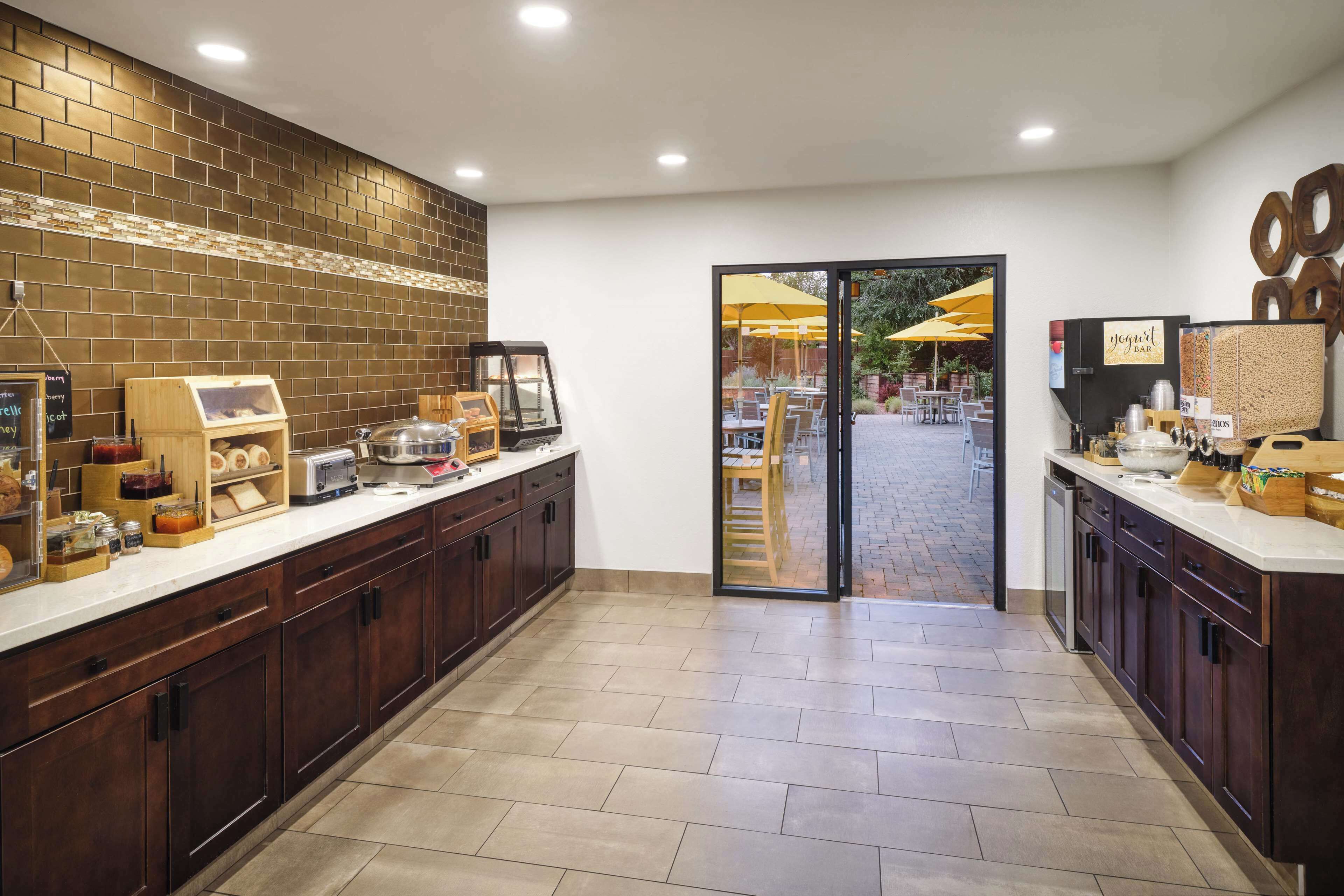 free daily continental breakfast