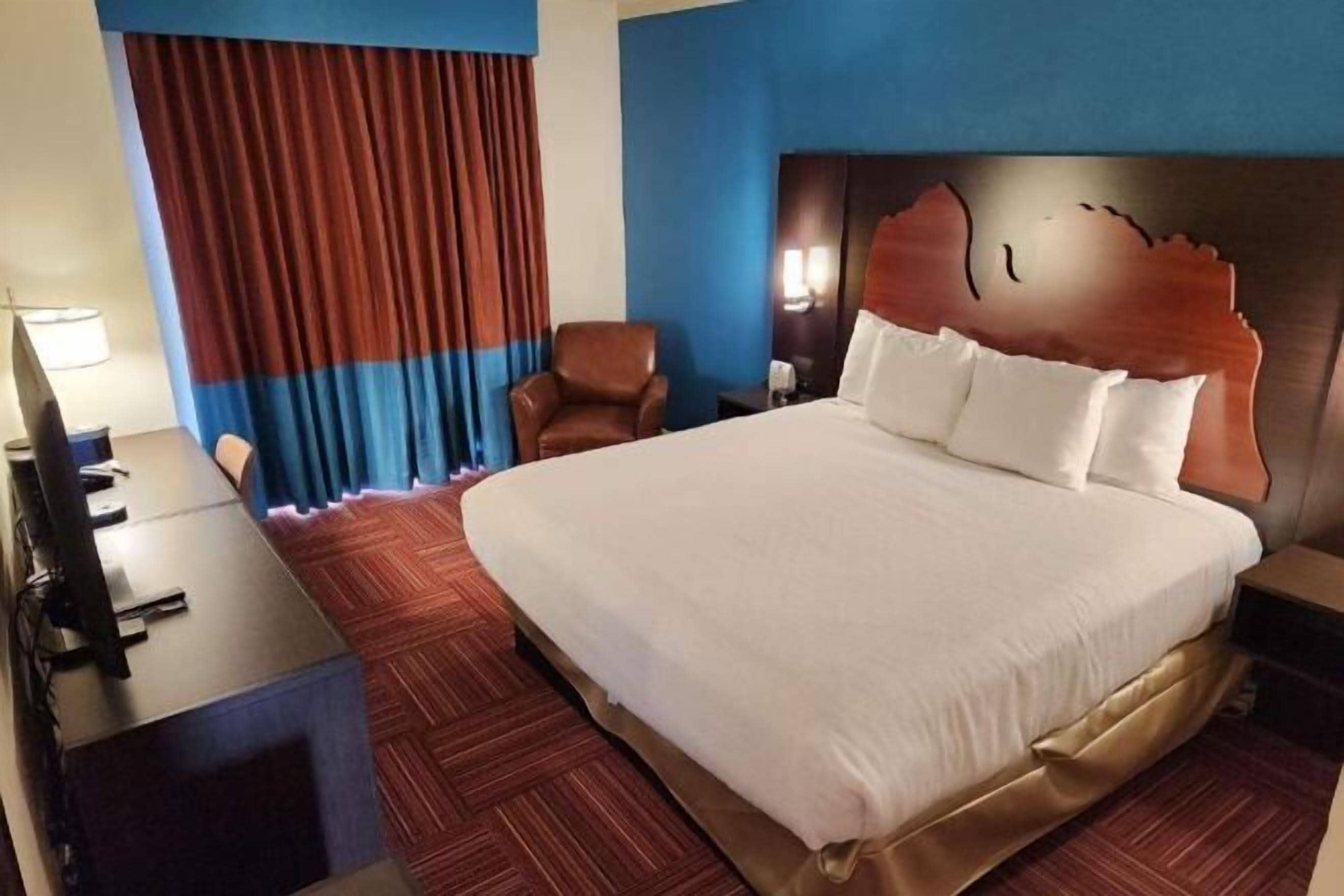 Hochwertige Bettwaren, Schreibtisch, Verdunkelungsvorhänge, Babybetten