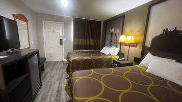 Hypo-allergenic bedding, desk, free WiFi, bed sheets