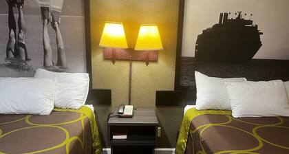 Super 8 by Wyndham La Marque TX/Texas City Area