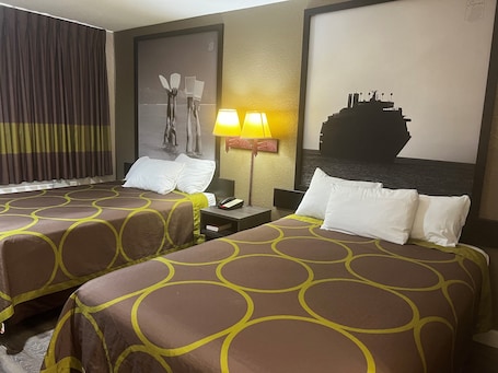 Hypo-allergenic bedding, desk, free WiFi, bed sheets