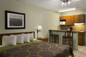 Efficiency, Chambre Standard, 1 très grand lit | Coffres-forts dans les chambres, bureau, rideaux occultants