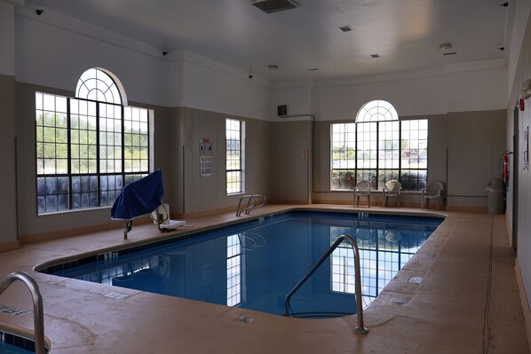 Una piscina cubierta