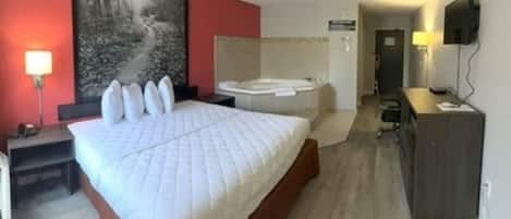 Doppia Deluxe, 1 letto king, non fumatori, idromassaggio | Biancheria da letto di alta qualità, copriletto in piuma, una scrivania