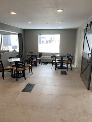 Free daily continental breakfast - Quality Inn Mishawaka - South Bend (Mishawaka)