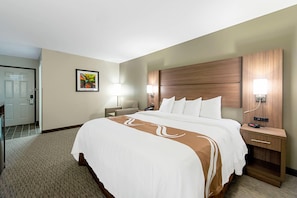 Standard Room, 1 King Bed, Non Smoking | Individually decorated, individually furnished, desk, blackout drapes
