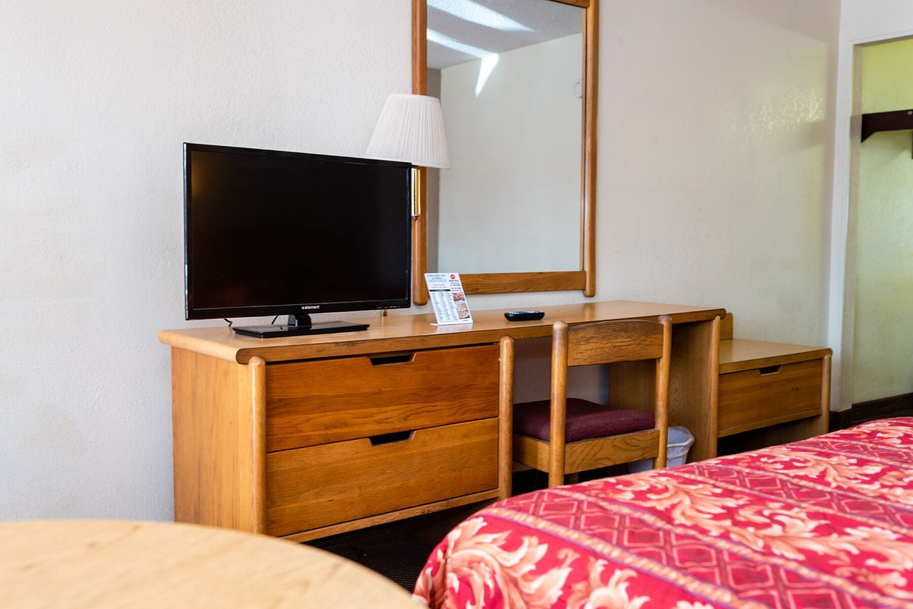 Basic Single Room, 1 Queen Bed | Desk, free WiFi, bed sheets