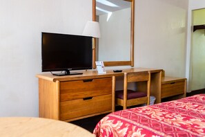 Basic Single Room, 1 Queen Bed | Desk, free WiFi, bed sheets - University Inn & Suites (Brownsville)