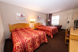 Basic Single Room, 1 Queen Bed | Desk, free WiFi, bed sheets - University Inn & Suites (Brownsville)