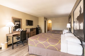 책상, 노트북 작업 공간, 다리미/다리미판, 무료 유아용 침대