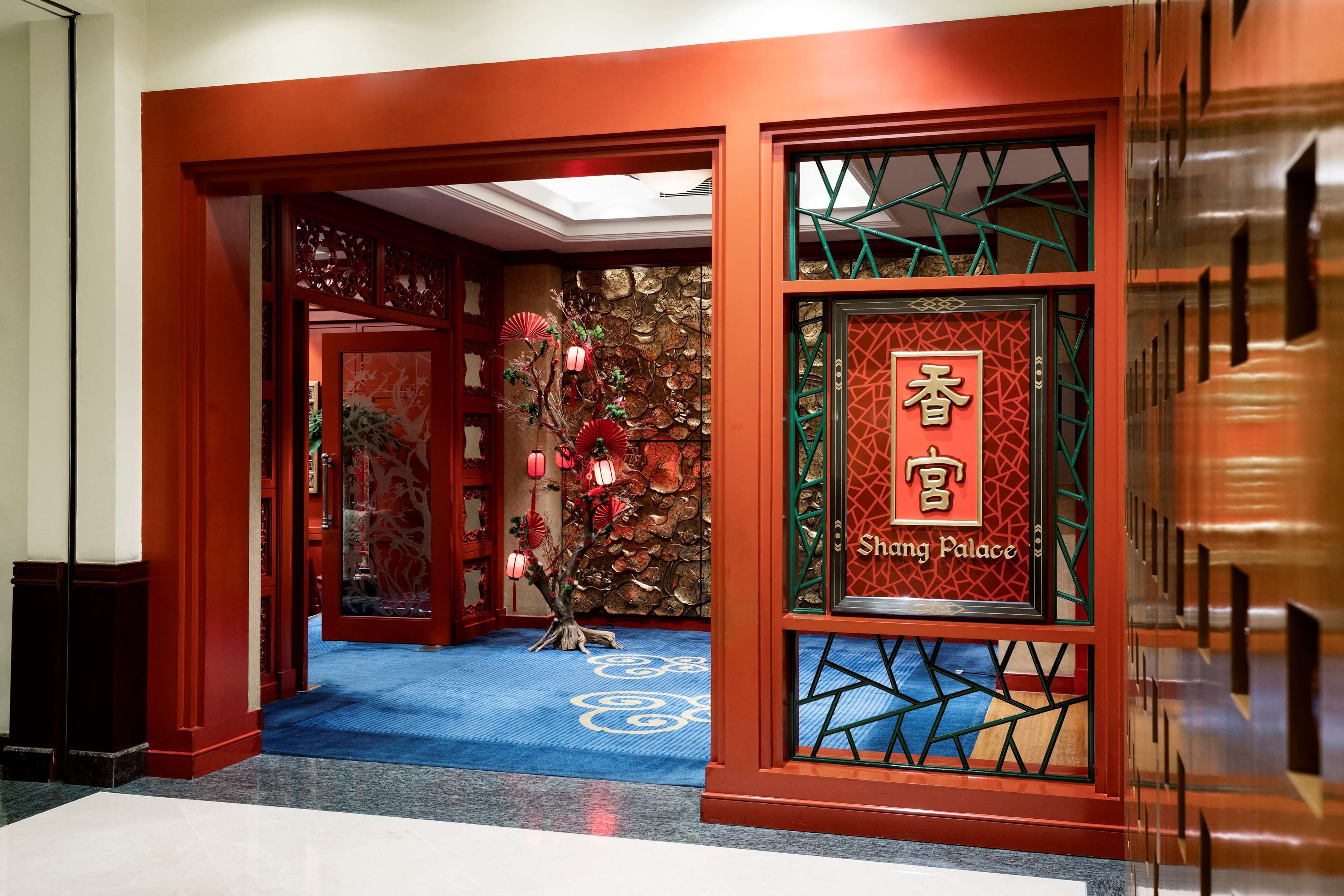 2 restaurants, breakfast served