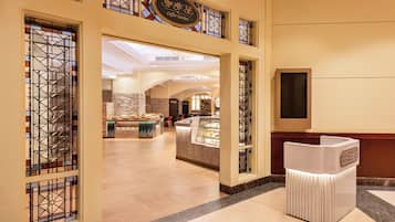 2 restaurants, breakfast served