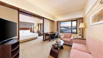 Suite ejecutiva, 1 cama de matrimonio grande | Ropa de cama de alta calidad, edredones de plumas, minibar y caja fuerte