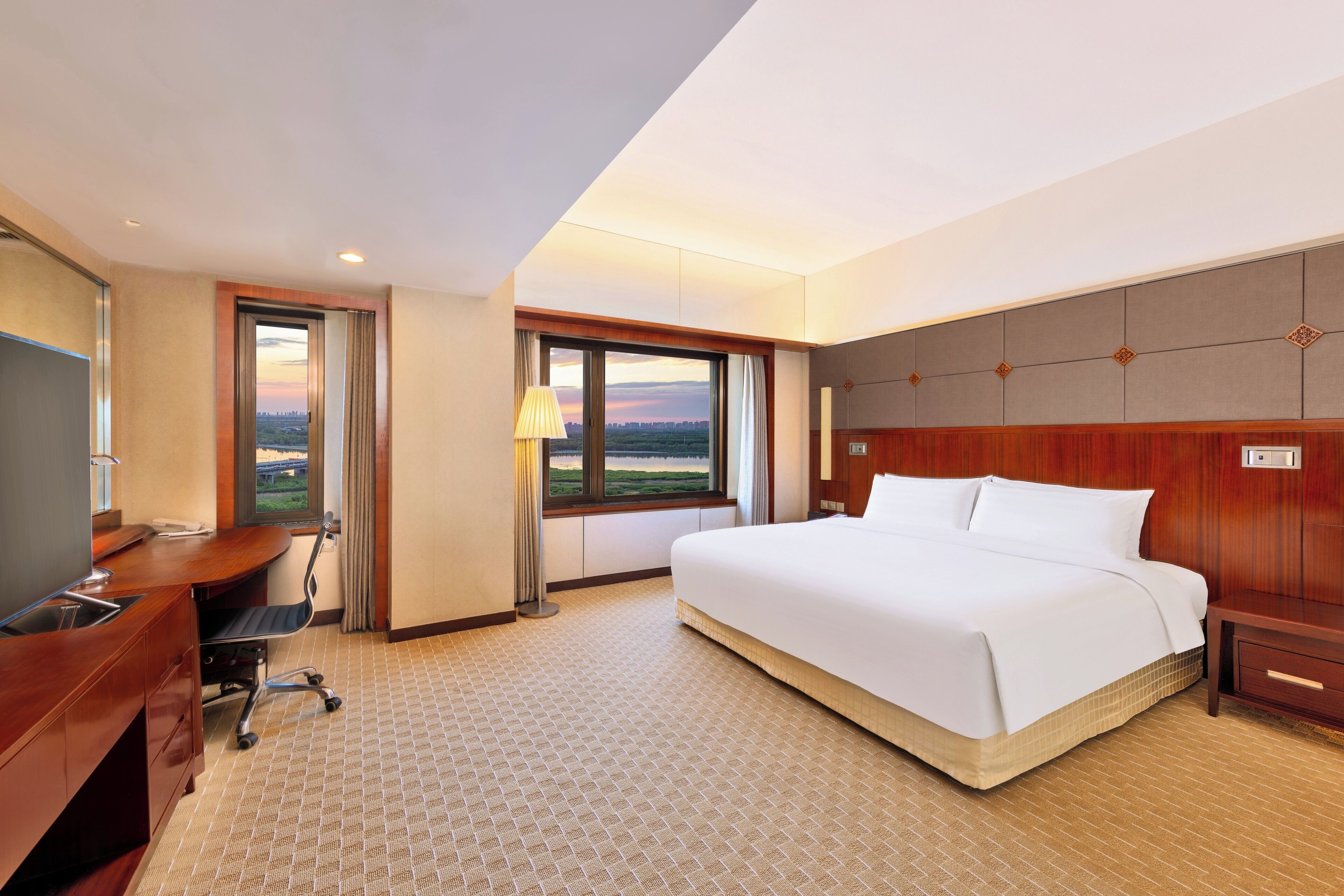 超豪华大床房 | 高档床上用品、羽绒被、迷你吧、客房内保险箱