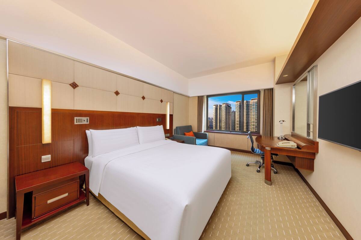 Ropa de cama de alta calidad, cubrecamas y minibar 
