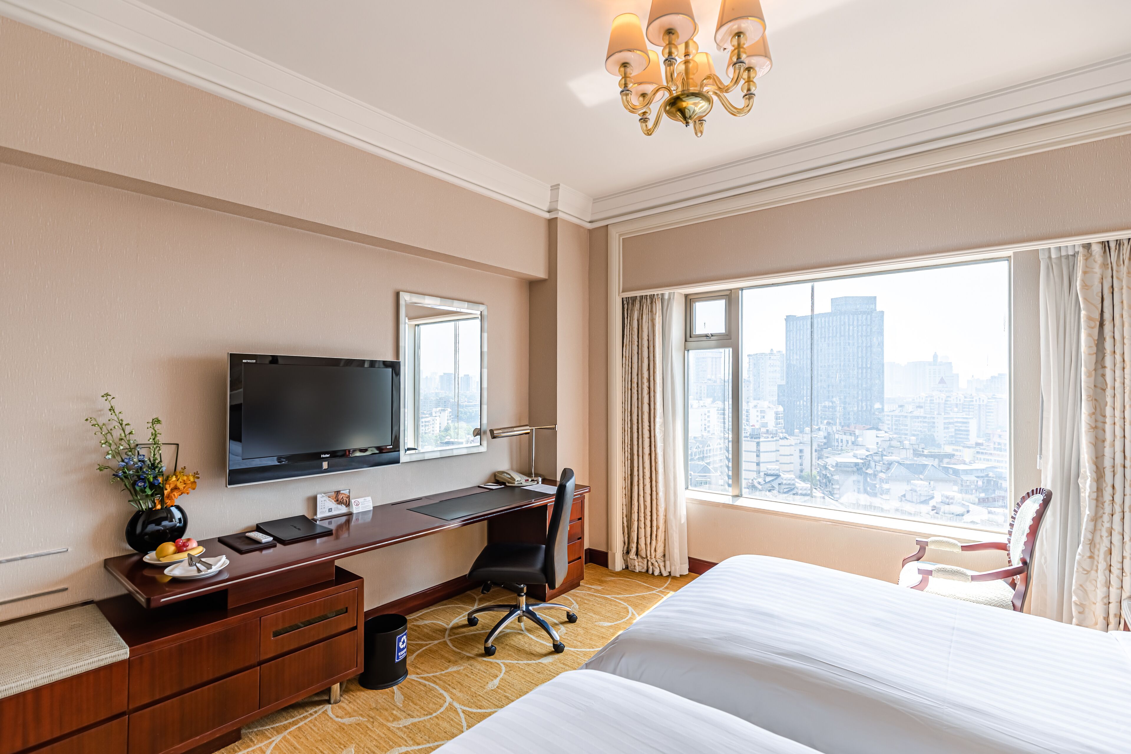 deluxe room twin | minibar, in-room safe, desk, blackout curtains